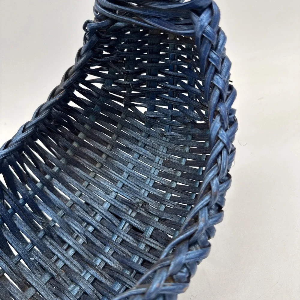 Vintage Blue Duck Bird Wicker Basket with handle 13.5